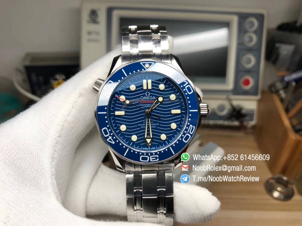 VSF Best Edition V2 2018 Seamaster Diver 300M Blue Ceramic Bezel Blue Wave Textured Dial on Steel Bracelet A8800 Black Balance Wheel 01