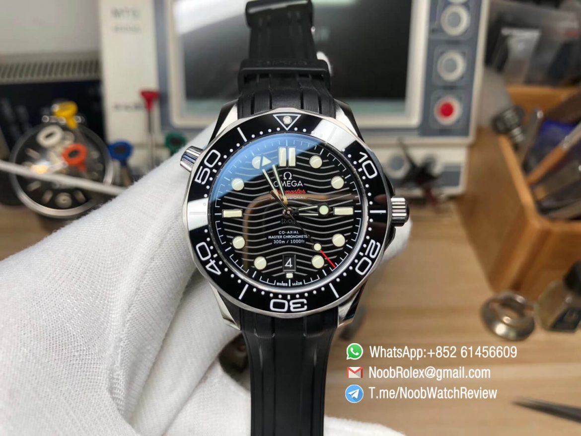 VSF V2 2018 Seamaster Diver 300M Black Ceramic Black Dial Wavy Textured on Black Rubber Strap A8800 Black Balance Wheel 01