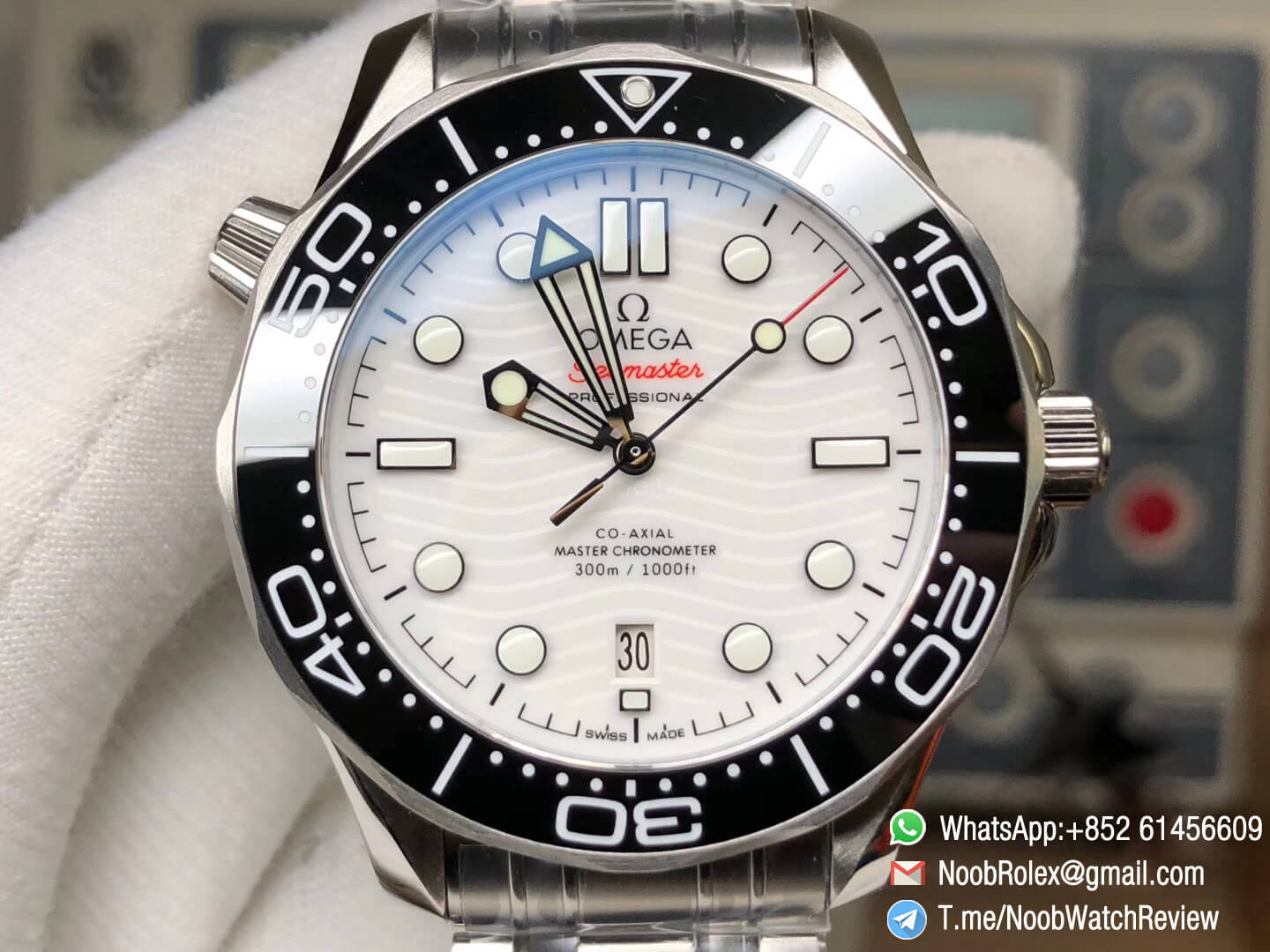 VSF 2019 Omega Seamaster Diver 300M Stell Case Bracelet Black Bezel White Wave Textured Dial Super Clone Asian 8800 Movement 02