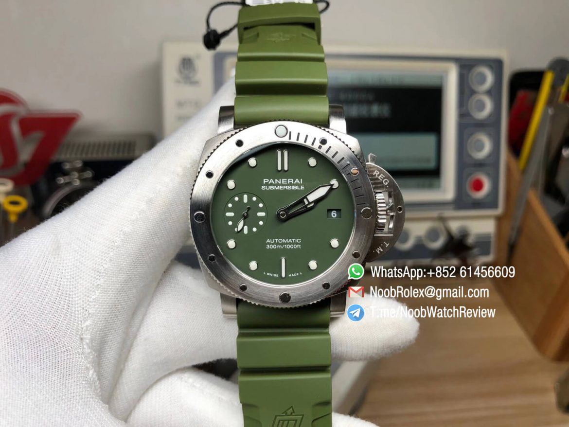 Panerai PAM 1055 PAM1055 Luminor Submersible Firenze 42mm Verde Militare VSF Edition on Green Rubber Strap P900 Clone Movement 01