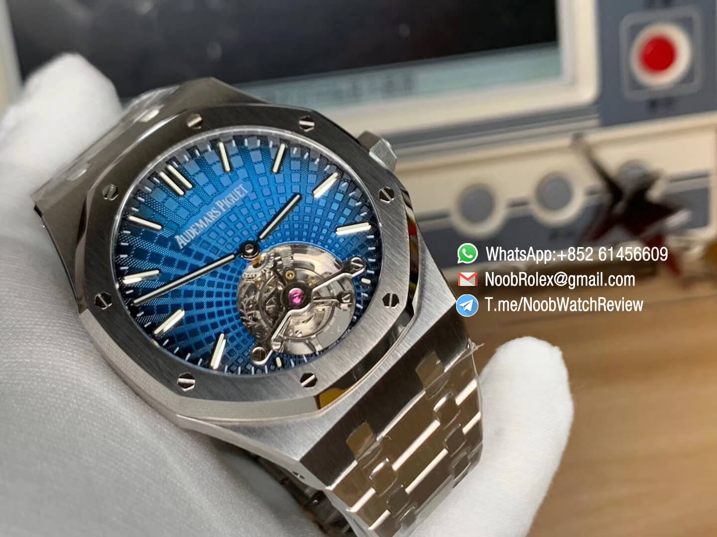 R8F Super Clone AP Royal Oak Tourbillon 2018 SIHH Steel Case Blue Sunburst Tapisserie Dial on Steel Bracelet Manual Winding 09